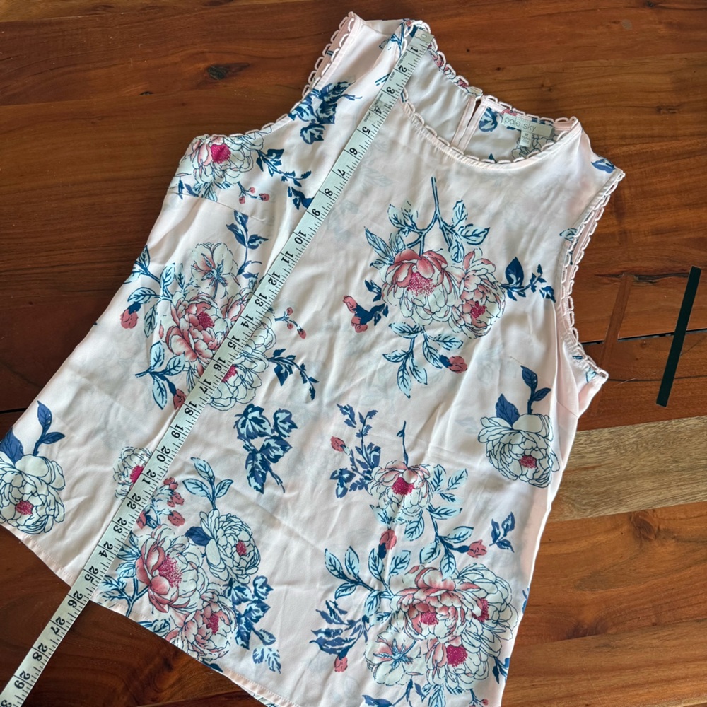 🦊 Elegant Floral Sleeveless Blouse in Pink - Picture 5 of 6